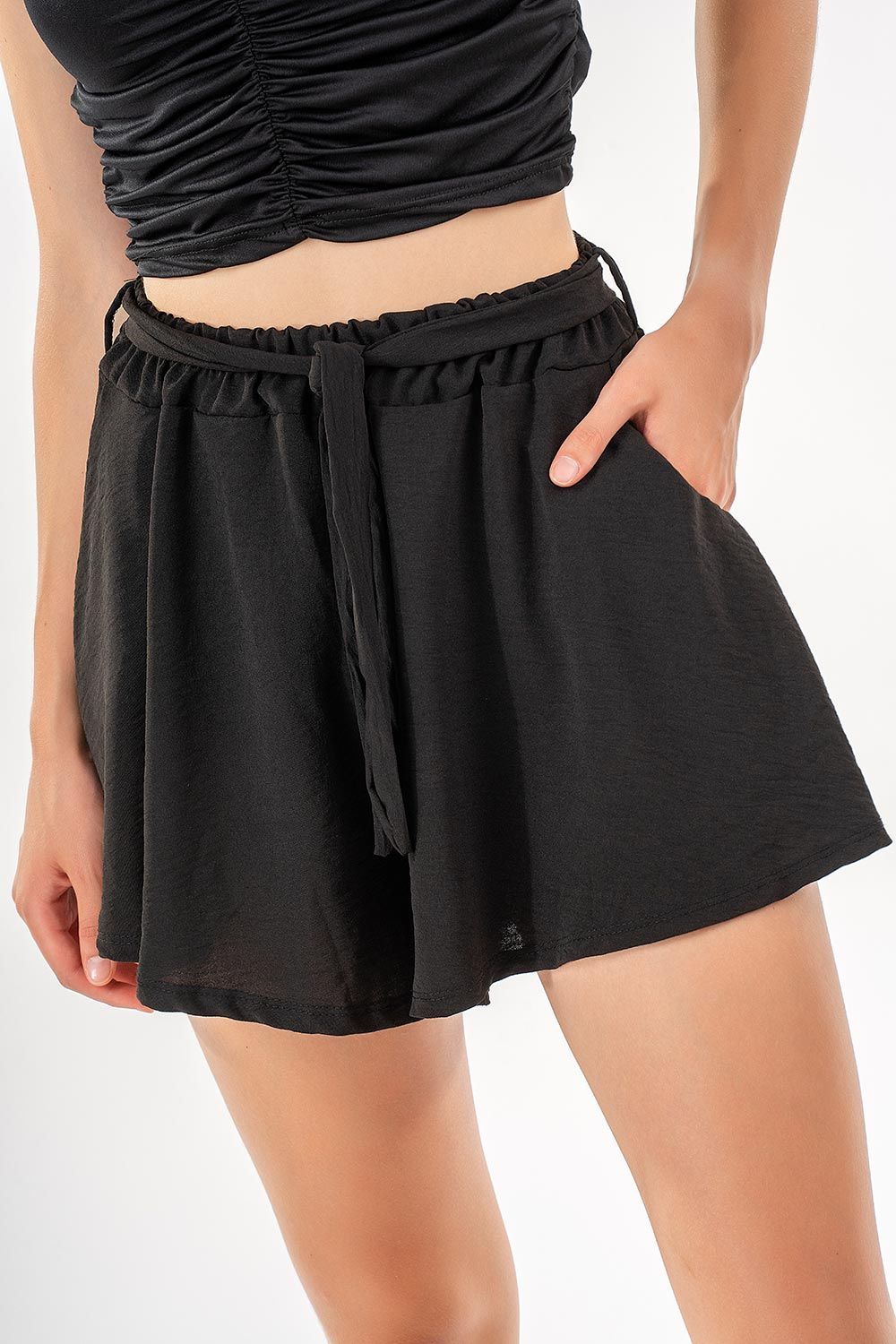 Skirt with belt 