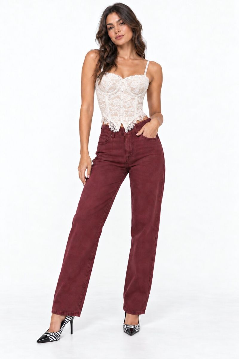 STRAIGHT-LEG BURGUNDY DENIM Φωτογραφία από STRAIGHT-LEG BURGUNDY DENIM